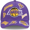 sapkak-ivelt-lila-snapback-9forty-m-crown-a-frame-all-over-los-angeles-lakers-nba-new-era