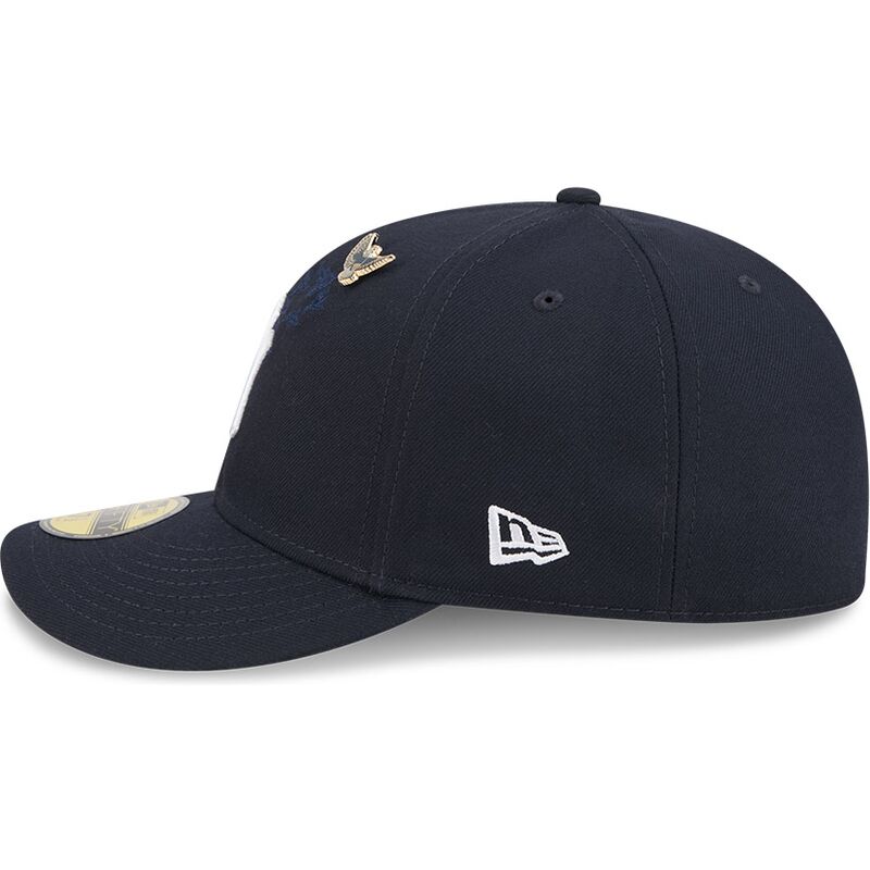 sapkak-ivelt-sotetkek-illesztett-59fifty-pin-na-lifestyle-f1-new-york-yankees-mlb-new-era sapkak-ivelt-sotetkek-illesztett-59fifty-pin-na-lifestyle-f1-new-york-yankees-mlb-new-era