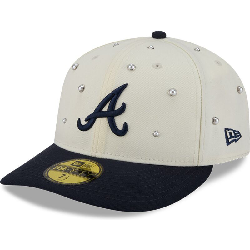 sapkak-ivelt-bezs-illesztett-59fifty-beads-na-lifestyle-f1-atlanta-braves-mlb-new-era sapkak-ivelt-bezs-illesztett-59fifty-beads-na-lifestyle-f1-atlanta-braves-mlb-new-era