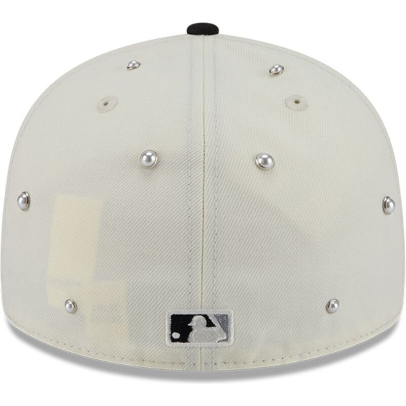sapkak-ivelt-bezs-illesztett-59fifty-beads-na-lifestyle-f1-chicago-white-sox-mlb-new-era