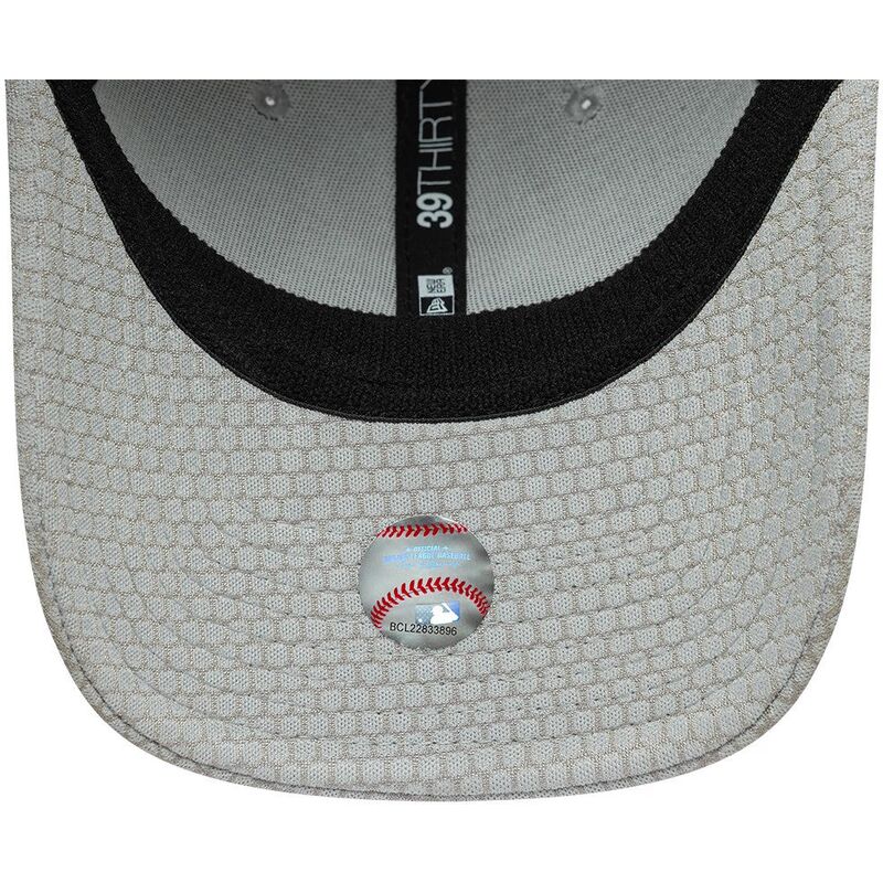 sapkak-ivelt-szurke-illesztett-39thirty-stretch-mesh-new-york-yankees-mlb-new-era