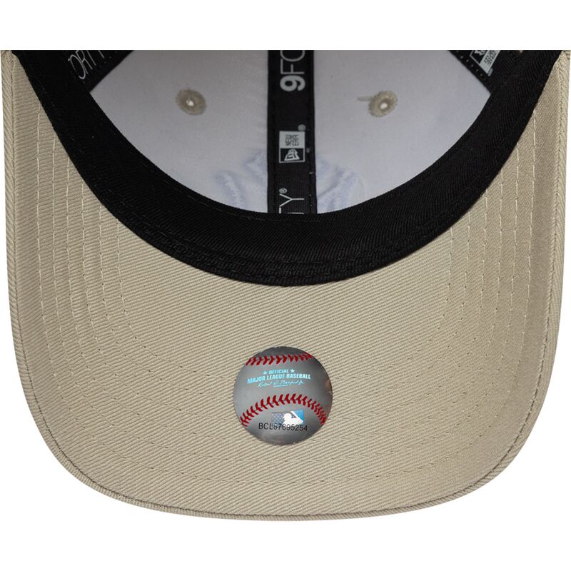 sapkak-ivelt-bezs-allithato-9forty-monster-icon-new-york-yankees-mlb-new-era