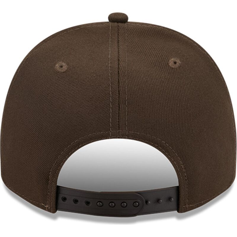 sapkak-ivelt-barna-snapback-9fifty-a-frame-precurved-visor-pin-atlanta-braves-mlb-new-era sapkak-ivelt-barna-snapback-9fifty-a-frame-precurved-visor-pin-atlanta-braves-mlb-new-era