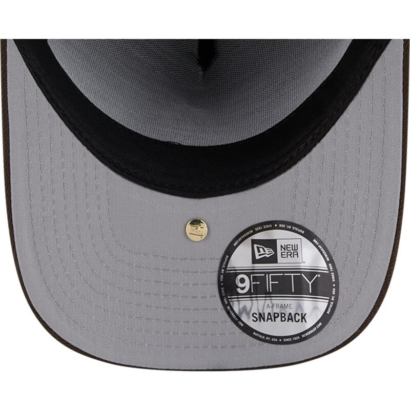 sapkak-ivelt-barna-snapback-9fifty-a-frame-precurved-visor-pin-atlanta-braves-mlb-new-era sapkak-ivelt-barna-snapback-9fifty-a-frame-precurved-visor-pin-atlanta-braves-mlb-new-era