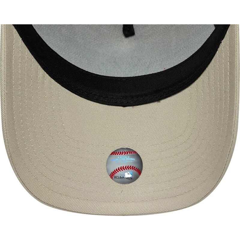 sapkak-ivelt-bezs-snapback-a-frame-league-essential-new-york-yankees-mlb-new-era