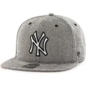schwarze-snapback-cap-mit-flachem-schirm-und-jeansstoff-von-mlb-new-york-yankees-von-47-brand